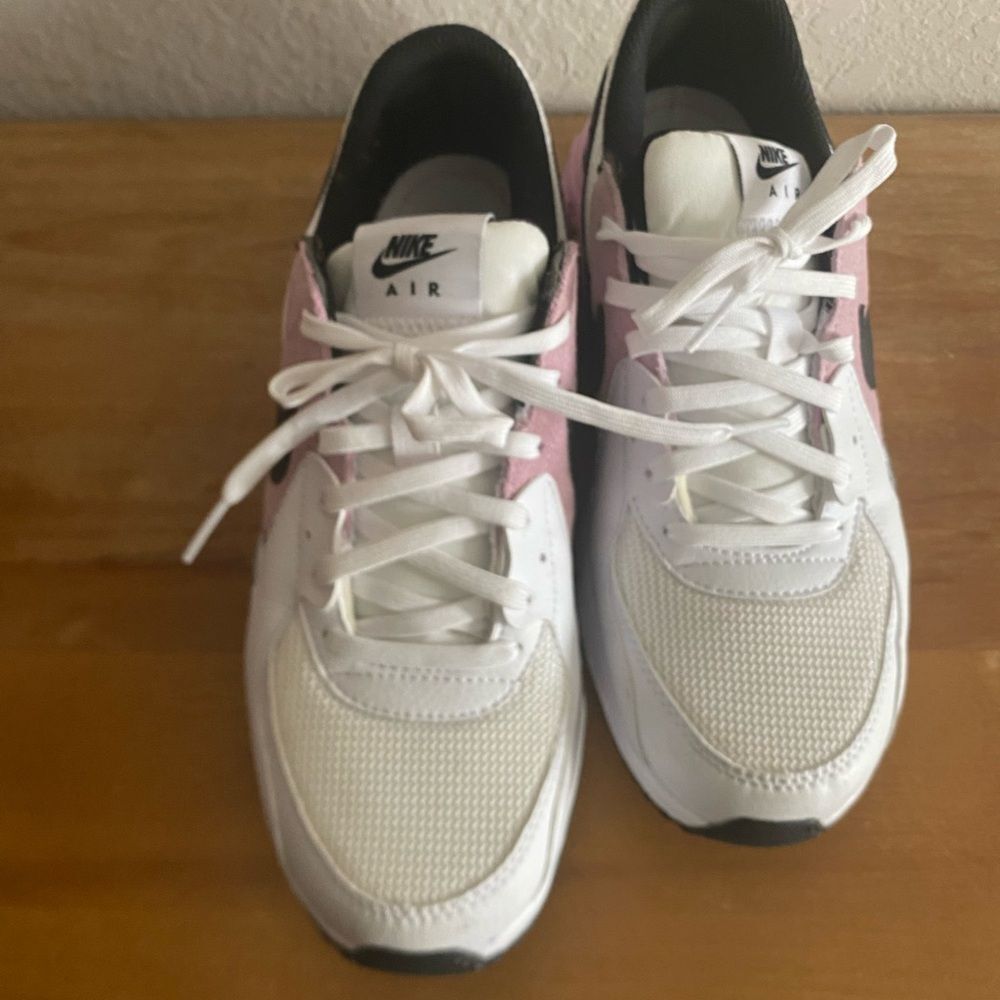 Nike Women's White Pink Black Air Max Sneakers - Picture 2 of 8